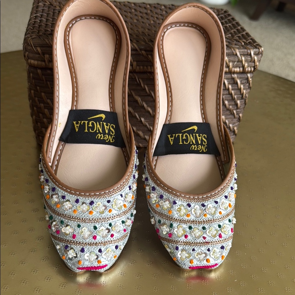 Women's Multicolor Embellished Khussa